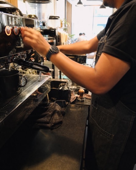 Independent café operator at an espresso bar